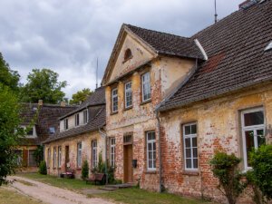 What are the steps to selling a home with termite history?